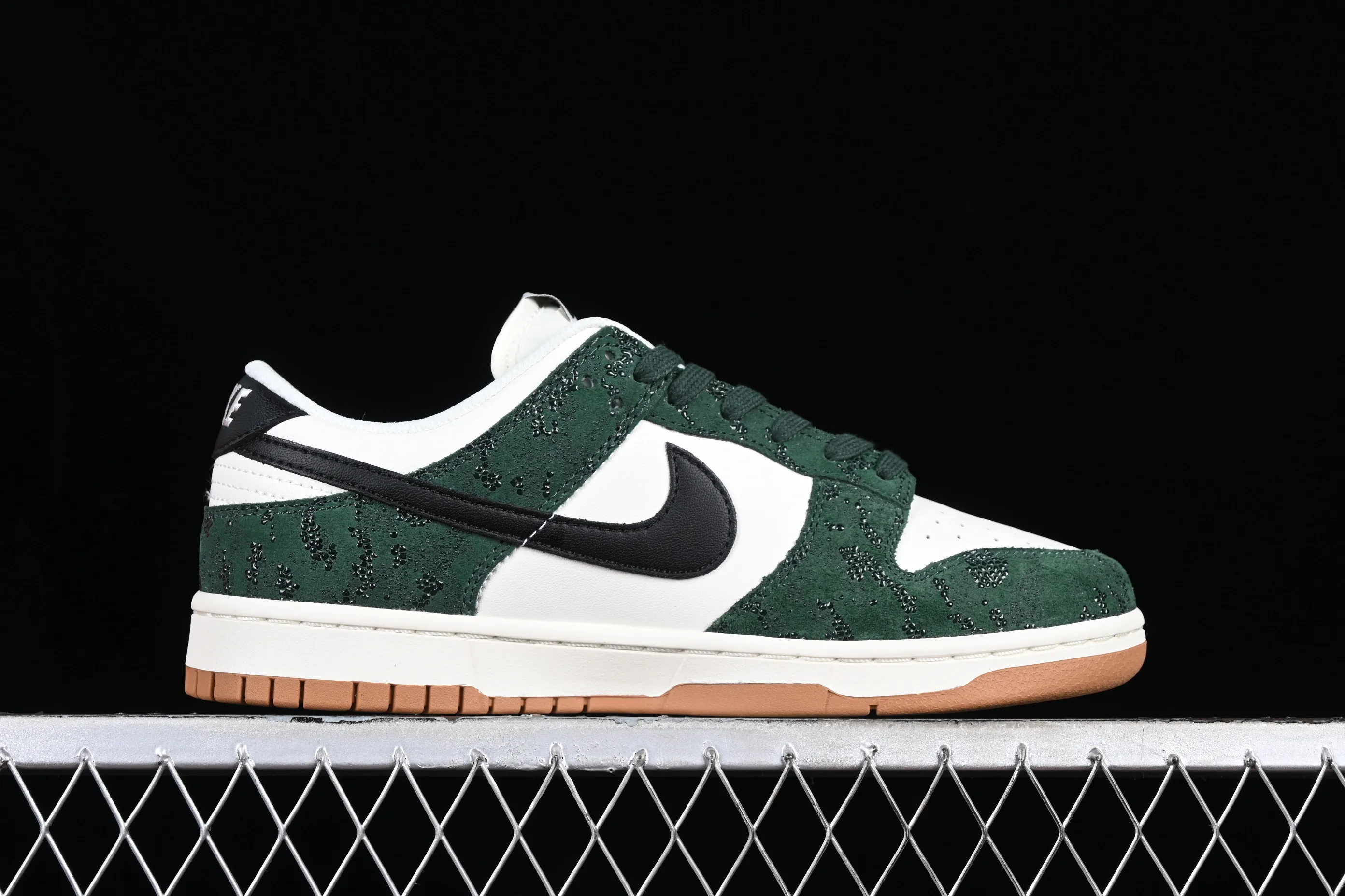 All categories Nk SB Dunk series Nk SB Dunk Low low-top sneakers Nk Dunk Low "Green Snake" white-green snake pattern SB low-top casual sports skateboard shoes FQ8893-397